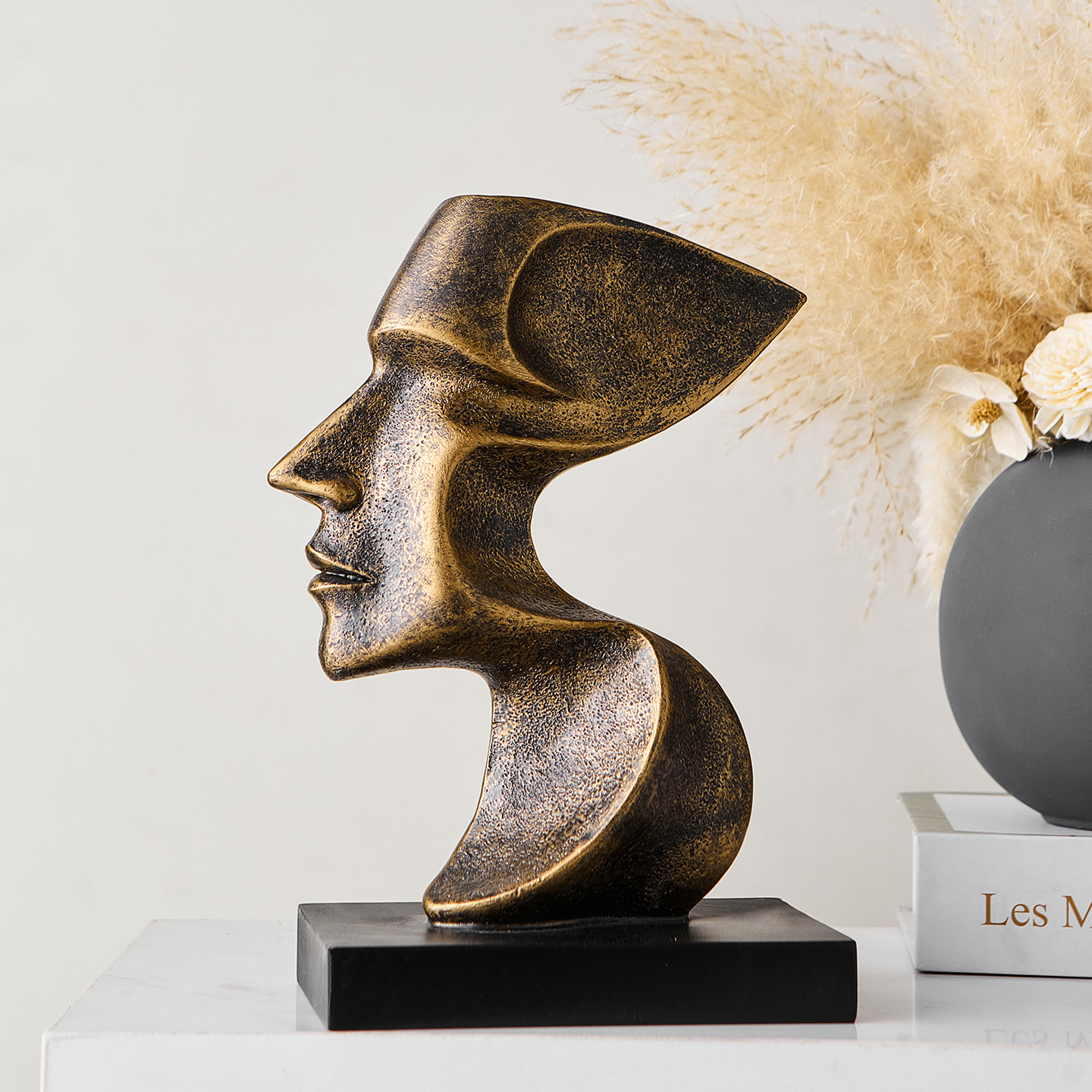 Resin Art Wedding Gift - Creative Human Figurine Sculpture, Abstract Minimalist