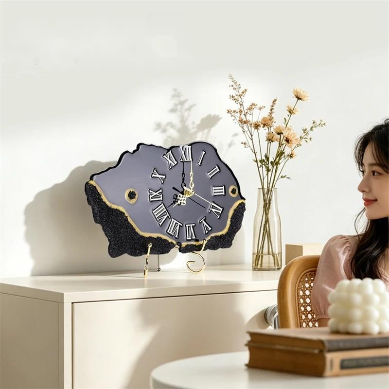 Black Crystal Chip Gold Edged  - Resin Art Clock recension och pris